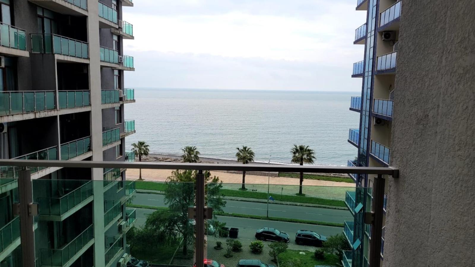 Liana Sea & Sky Suites Батумі Екстер'єр фото